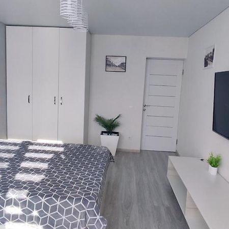 Large Apartment Near The Airport And City Center Kisinyov Kültér fotó