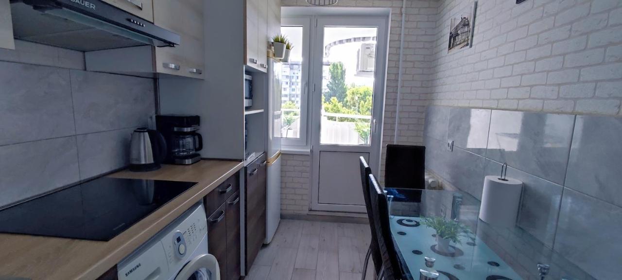 Large Apartment Near The Airport And City Center Kisinyov Kültér fotó