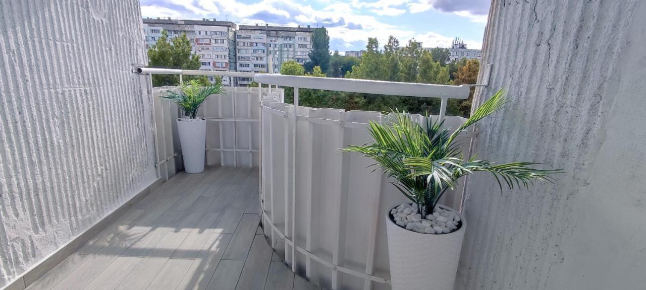 Large Apartment Near The Airport And City Center Kisinyov Kültér fotó